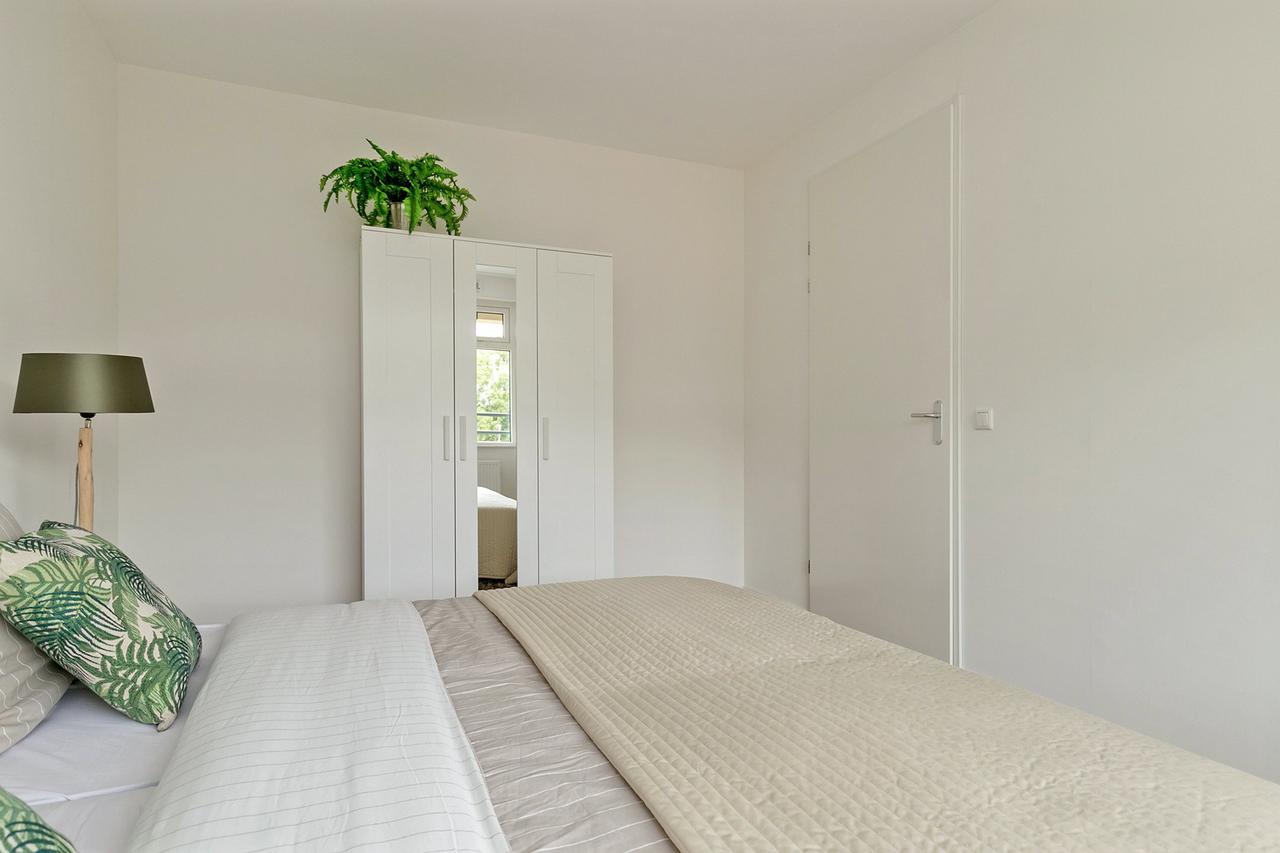 Bright 2-bedroom apartment with balcony - Image 7