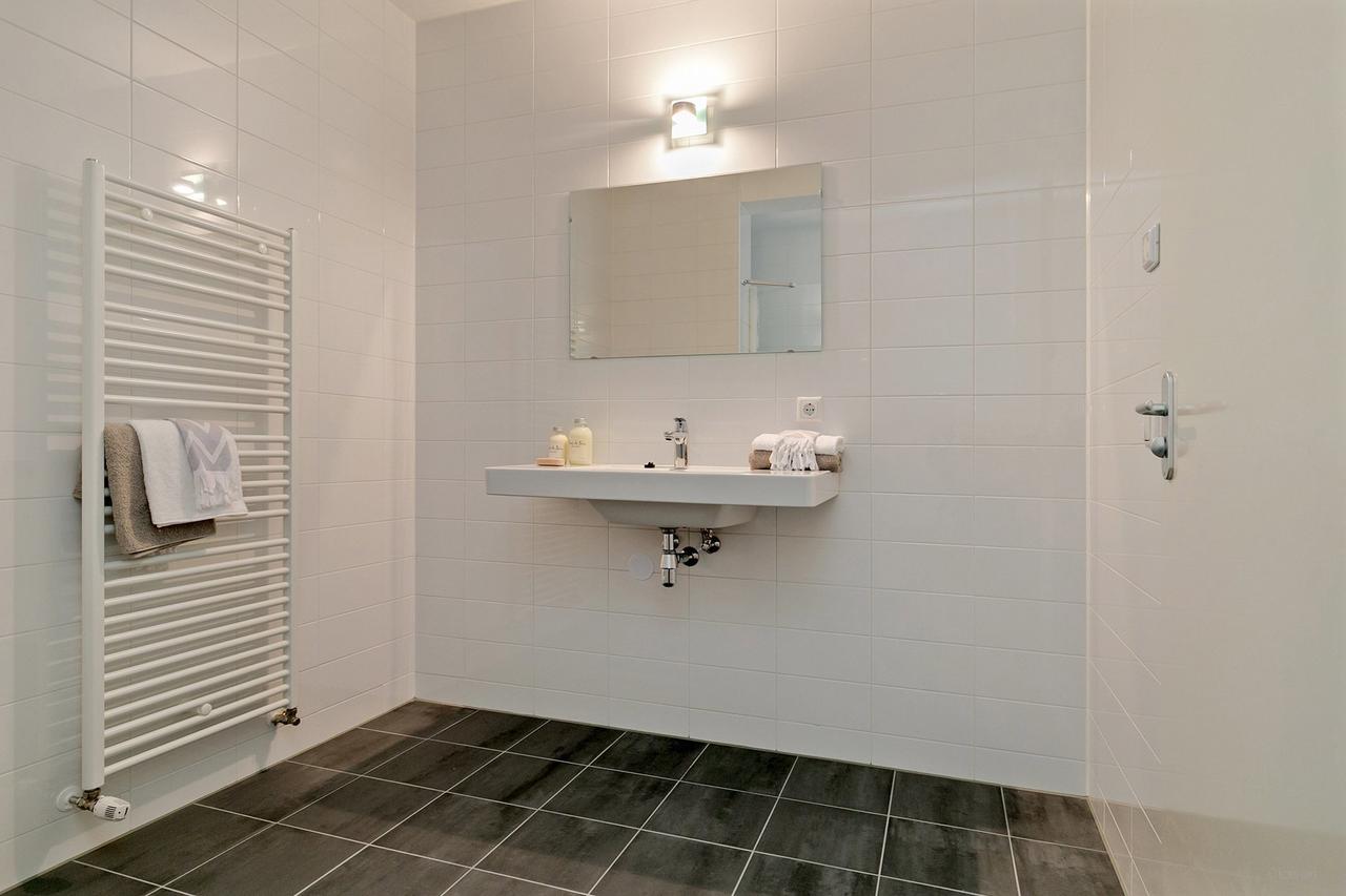 Bright 2-bedroom apartment with balcony - Image 10