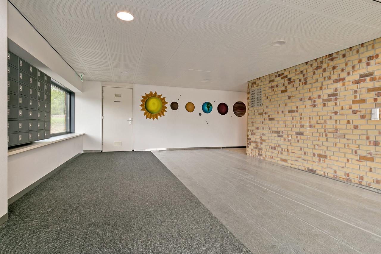 Bright 2-bedroom apartment with balcony - Image 12