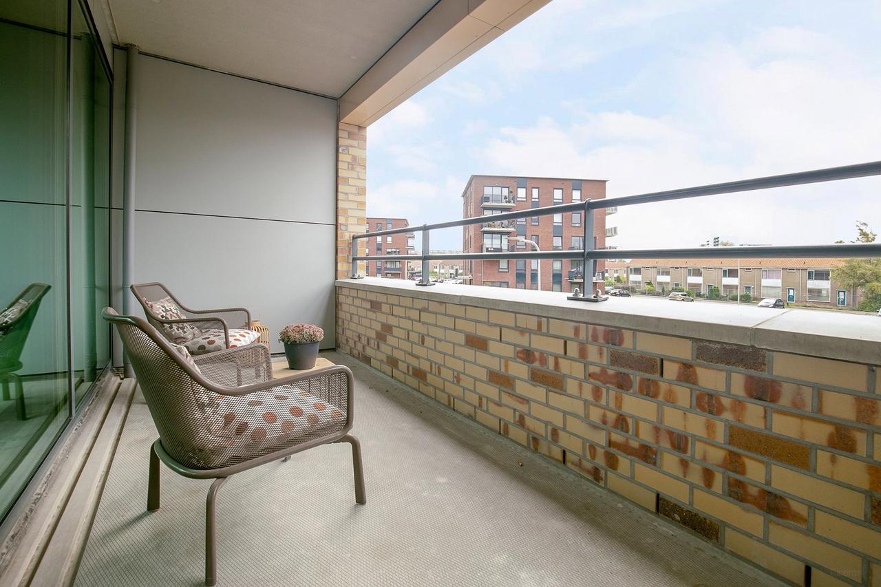 Bright 2-bedroom apartment with balcony - Image 14