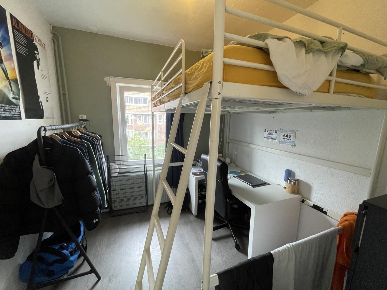 Kamer met balkon in Rivierenbuurt - Afbeelding 1
