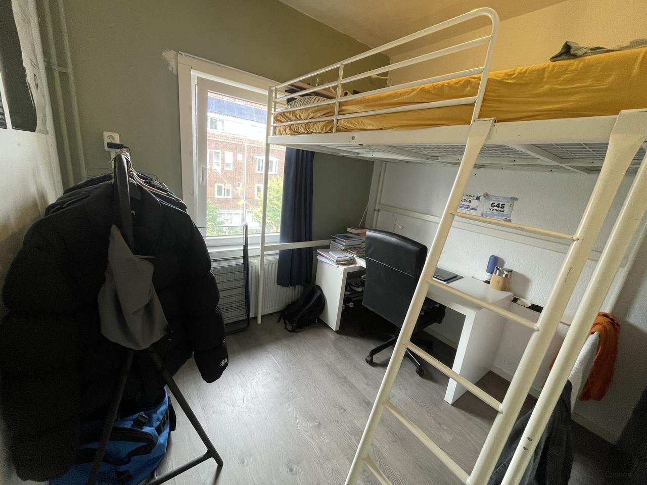 Kamer met balkon in Rivierenbuurt - Afbeelding 2