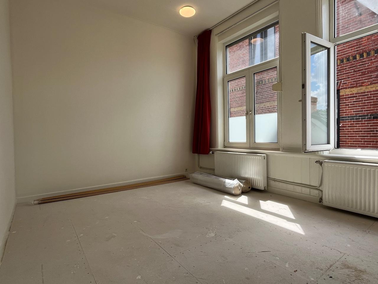 Ready-to-move-in 1-bedroom apartment in Oosterpoort - Image 7