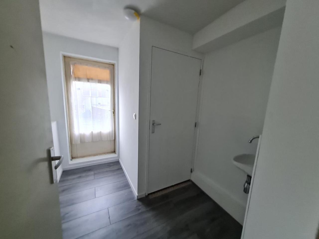 Semi-studio with private bathroom in Centrum-Oud - Image 8