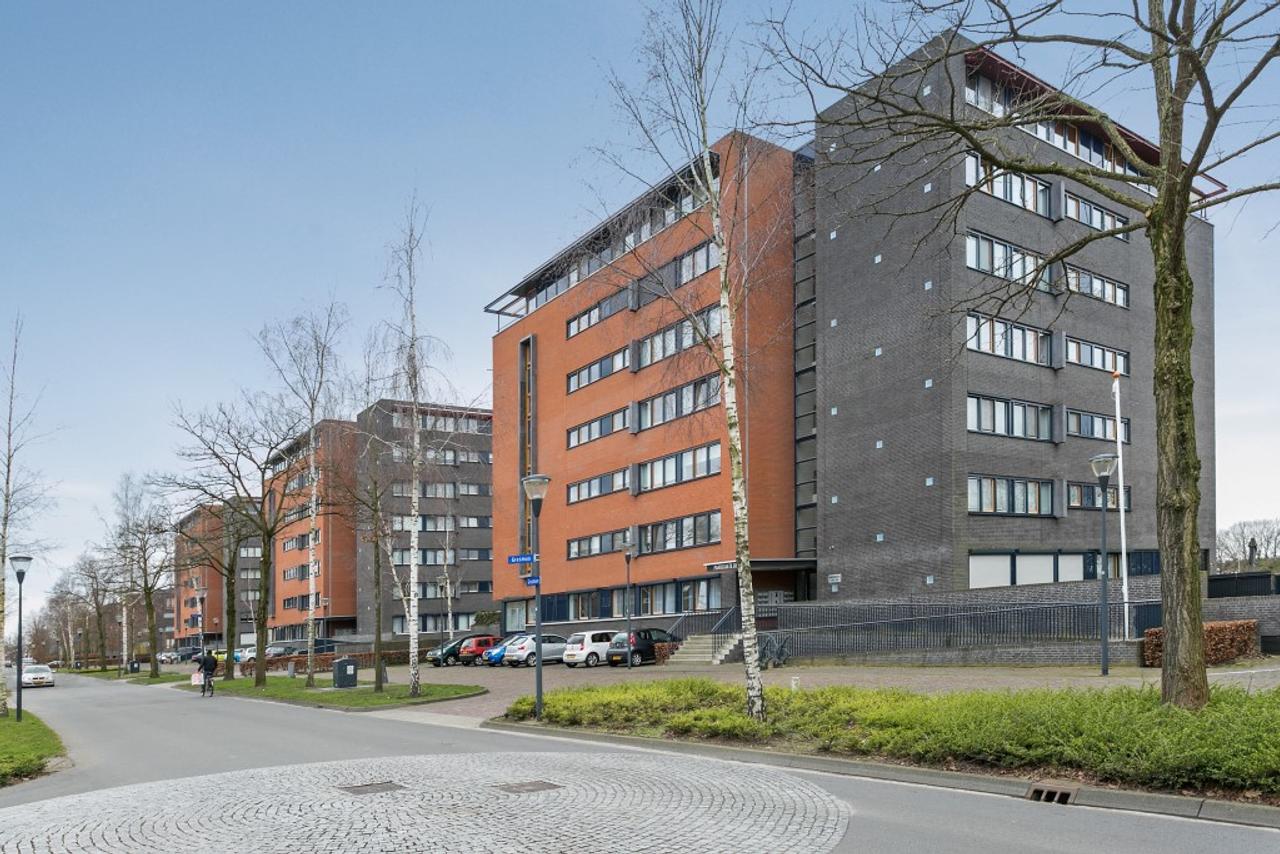 2-slaapkamerappartement met zonnig balkon - Afbeelding 1