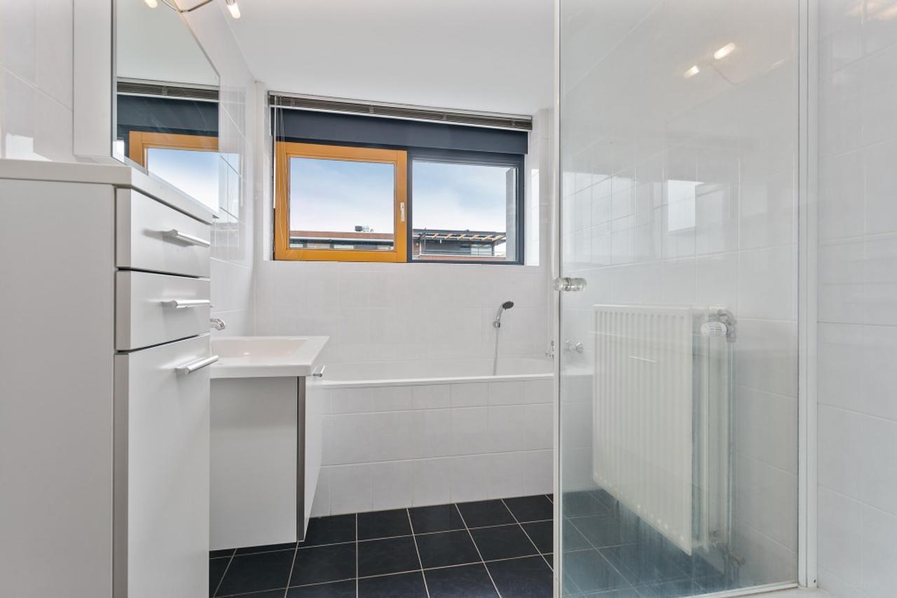 2-slaapkamerappartement met zonnig balkon - Afbeelding 16