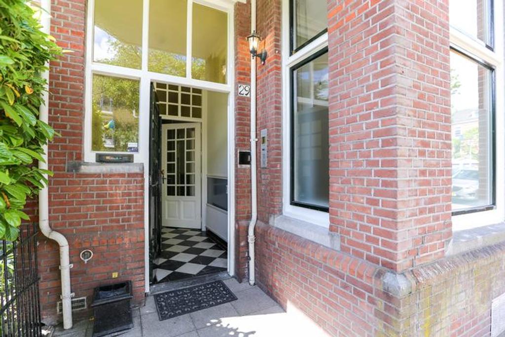 6-slaapkamer gezinswoning met zonnige tuin - Afbeelding 2