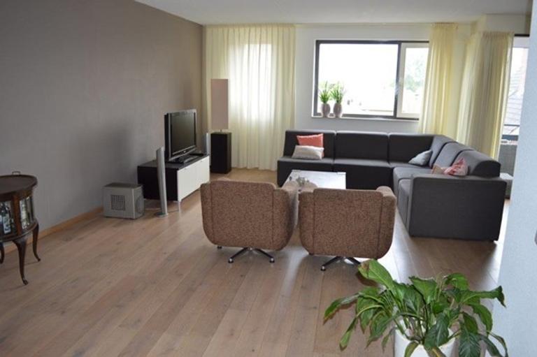 Furnished 2-Bedroom Apartment with Parking - Image 5