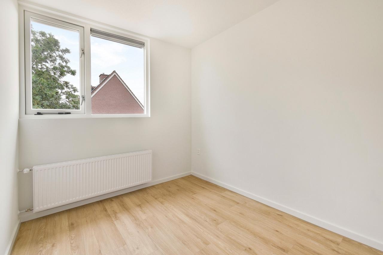 4 slaapkamers en tuin in Middenhoven - Afbeelding 12