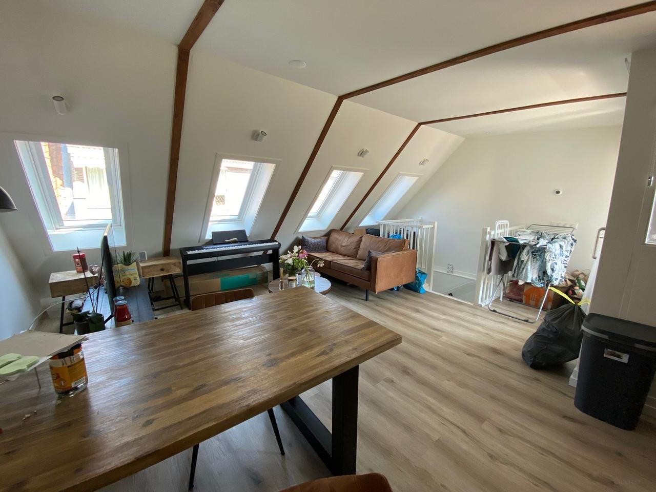 Split level appartement met balkon in centrum - Afbeelding 1