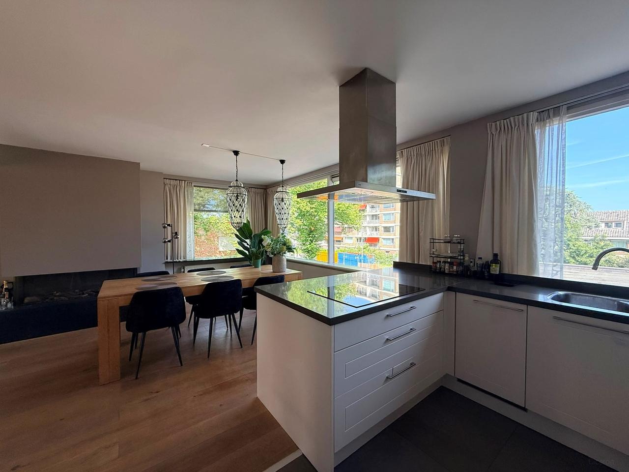 Gemeubileerd 4-kamerappartement met dakterras - Afbeelding 2
