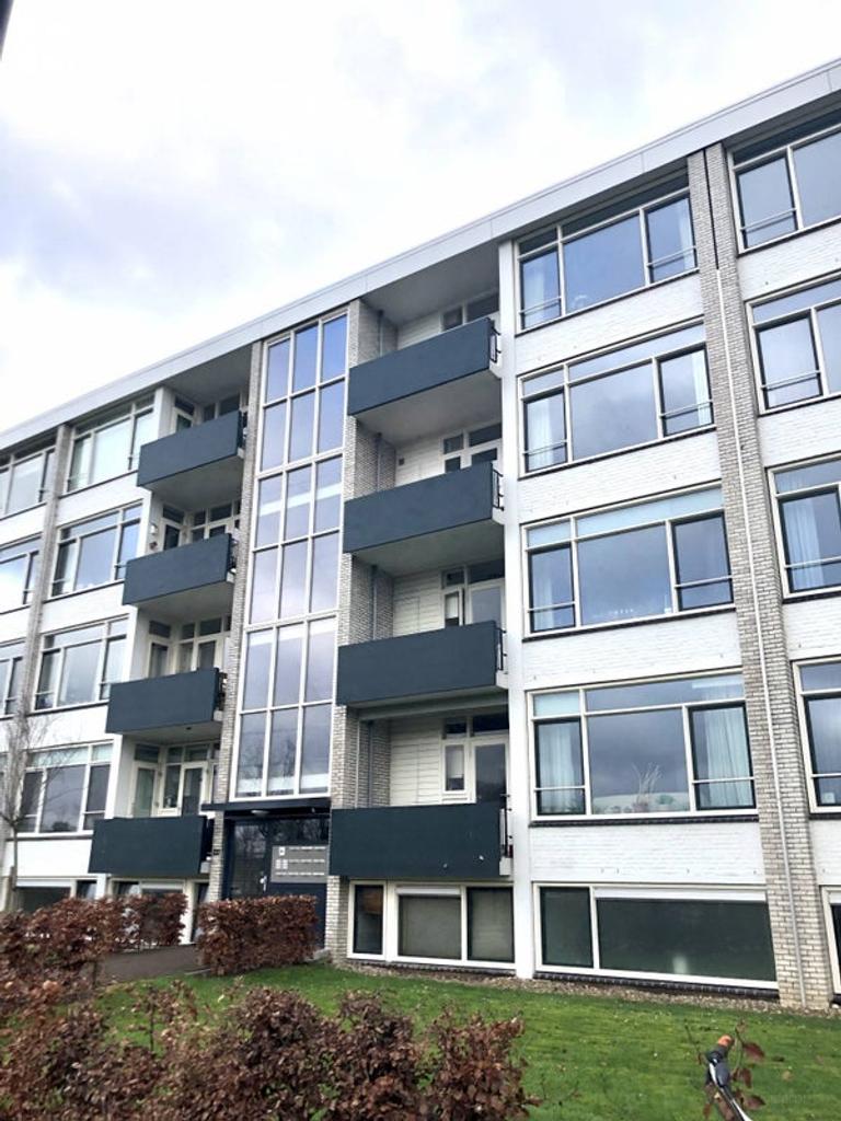 Furnished 2-Bedroom Apartment with Balcony - Image 1