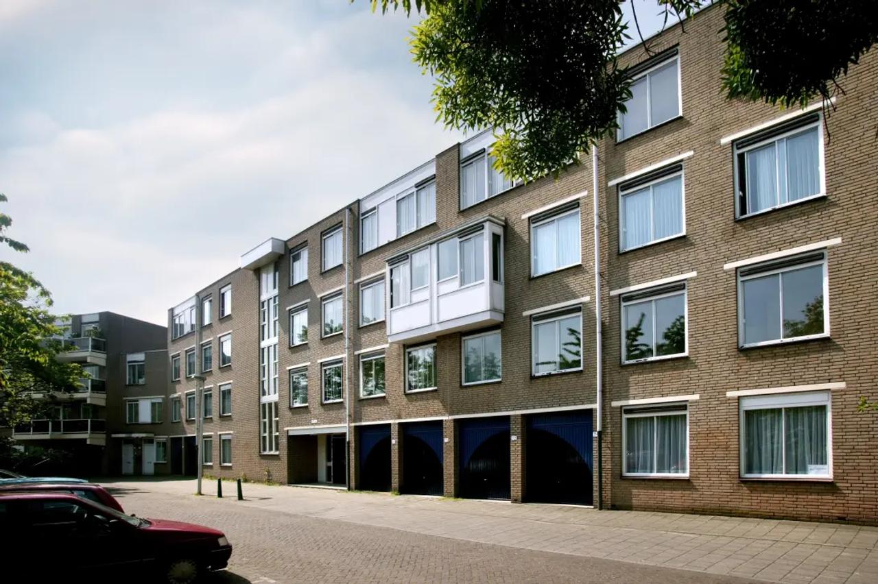 3-kamerappartement met balkon in Houtwijk - Afbeelding 1
