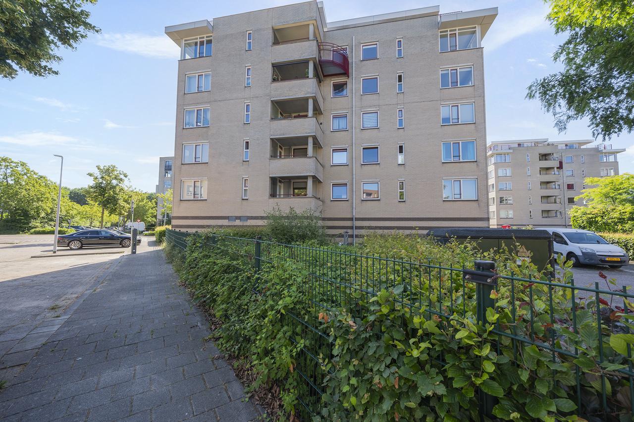 3-kamerappartement met loggia bij station - Afbeelding 2