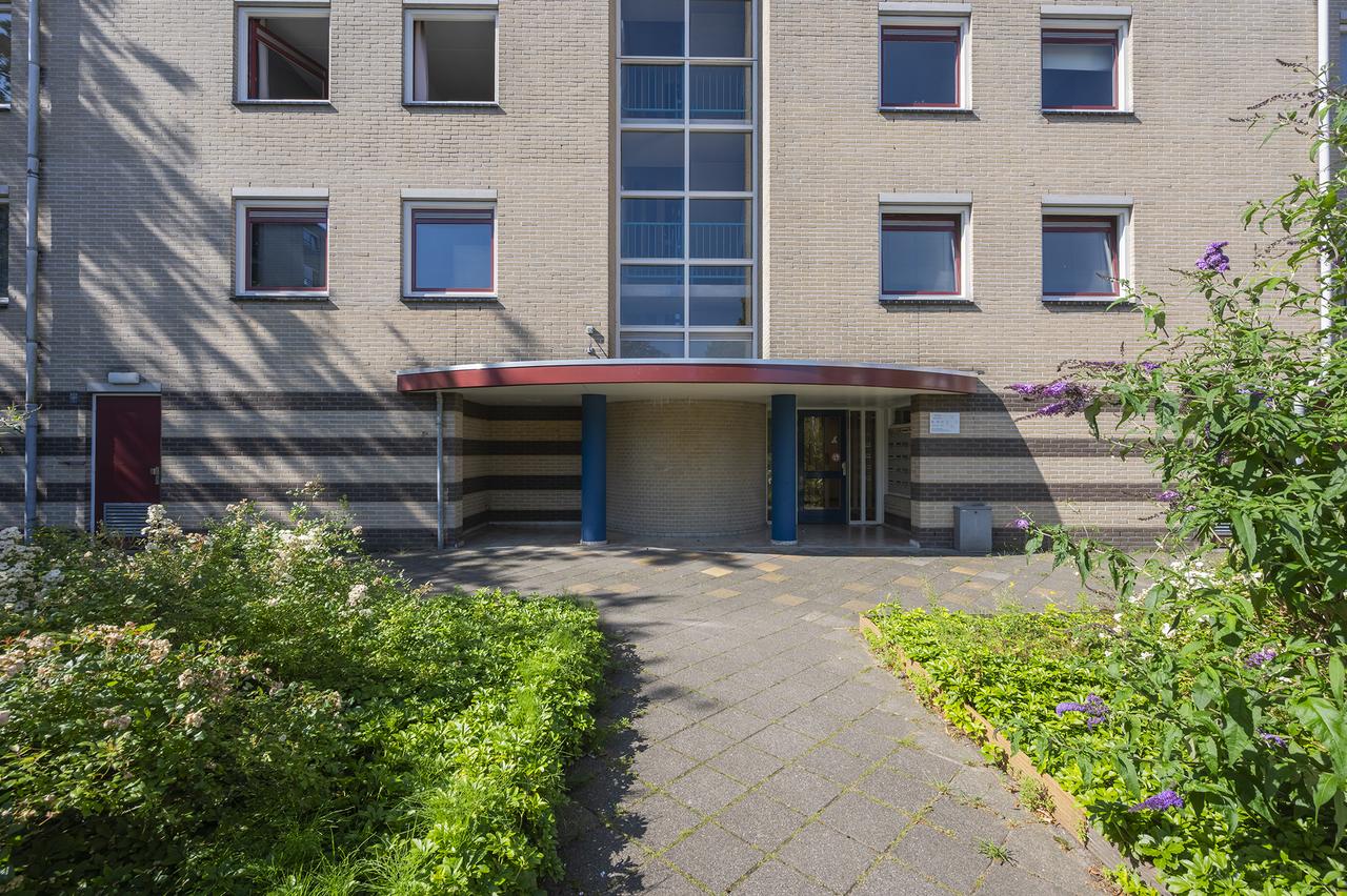 3-kamerappartement met loggia bij station - Afbeelding 3