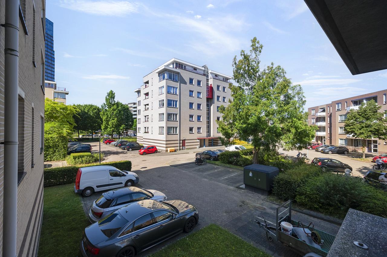 3-kamerappartement met loggia bij station - Afbeelding 23