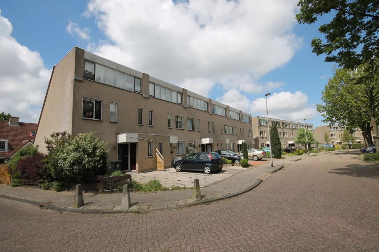 Family Home with Garden in English Quarter - Image 1