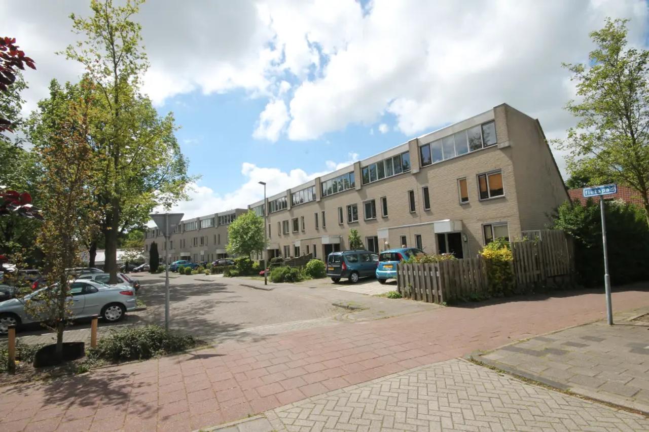 Family Home with Garden in English Quarter - Image 3