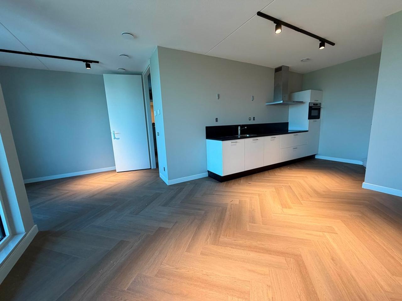 2-Bedroom Apartment on 9th Floor in Hyde Park - Image 1