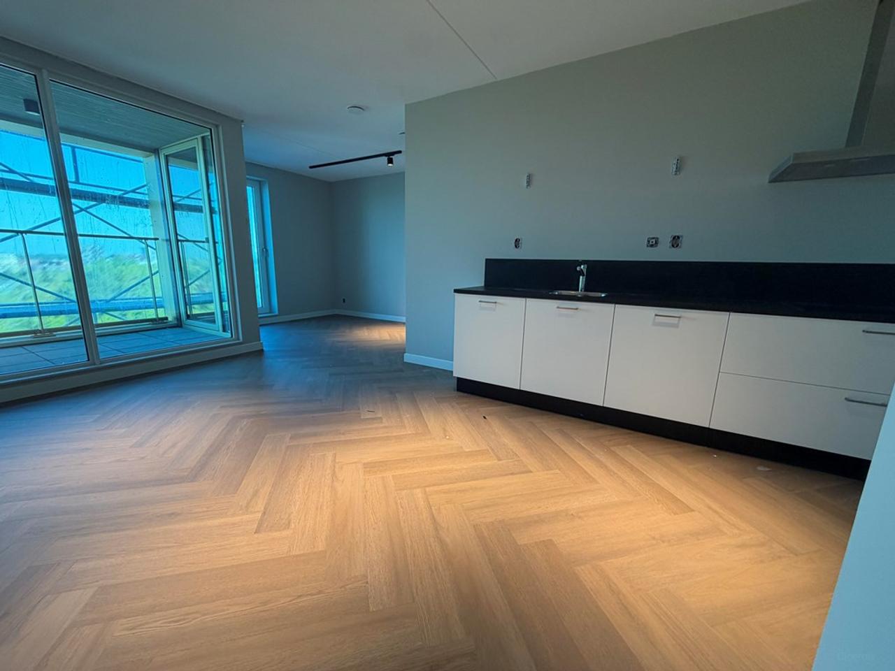 2-Bedroom Apartment on 9th Floor in Hyde Park - Image 2
