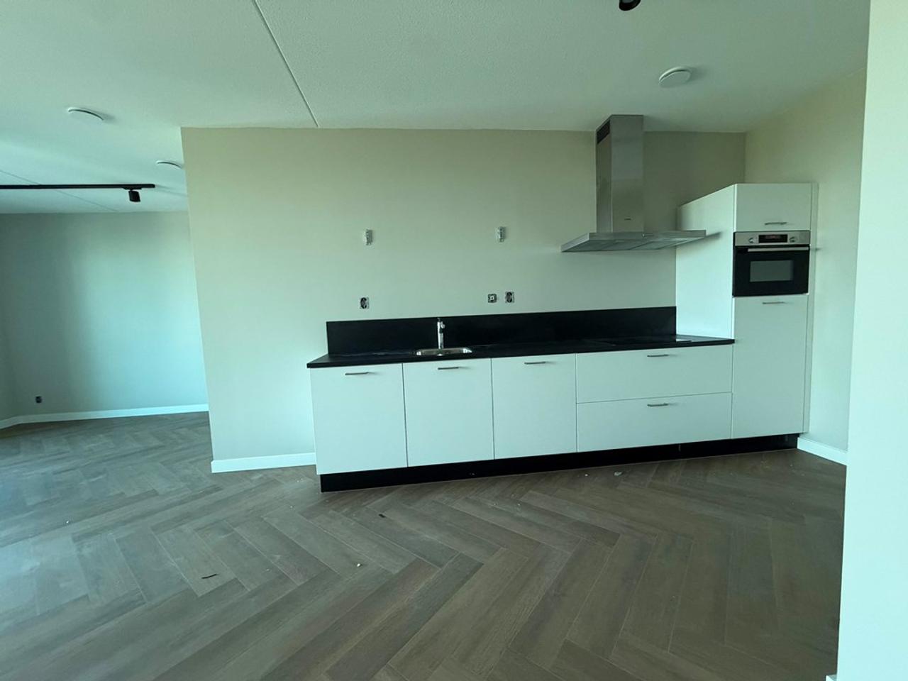 2-Bedroom Apartment on 9th Floor in Hyde Park - Image 3