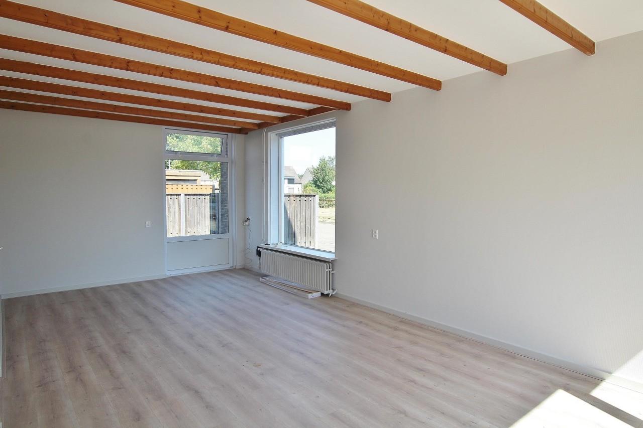 Three-Bedroom Home with Garden in Axel - Image 3