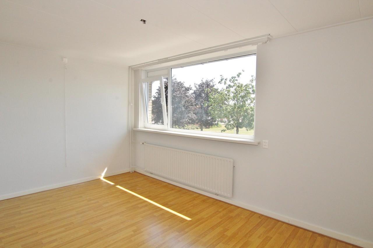 Three-Bedroom Home with Garden in Axel - Image 12