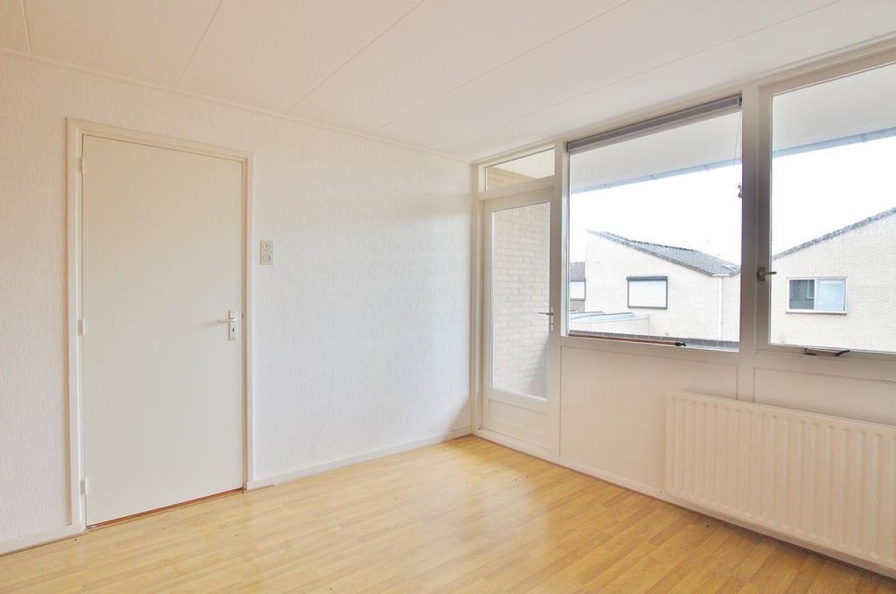 Three-Bedroom Home with Garden in Axel - Image 15