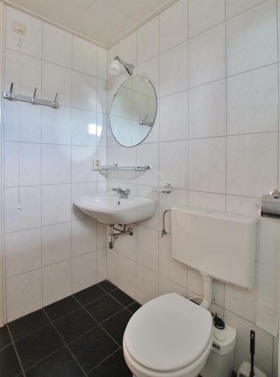 Three-Bedroom Home with Garden in Axel - Image 18