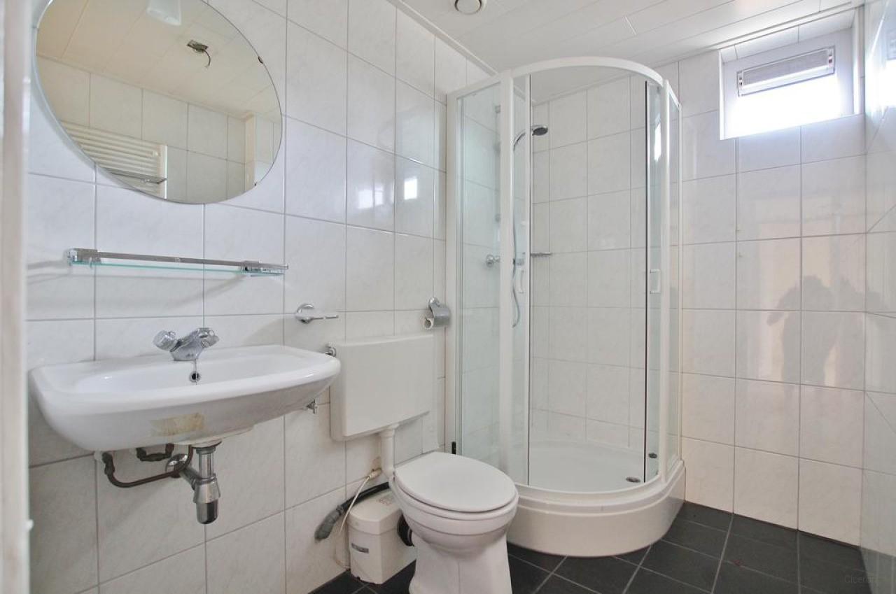 Three-Bedroom Home with Garden in Axel - Image 19