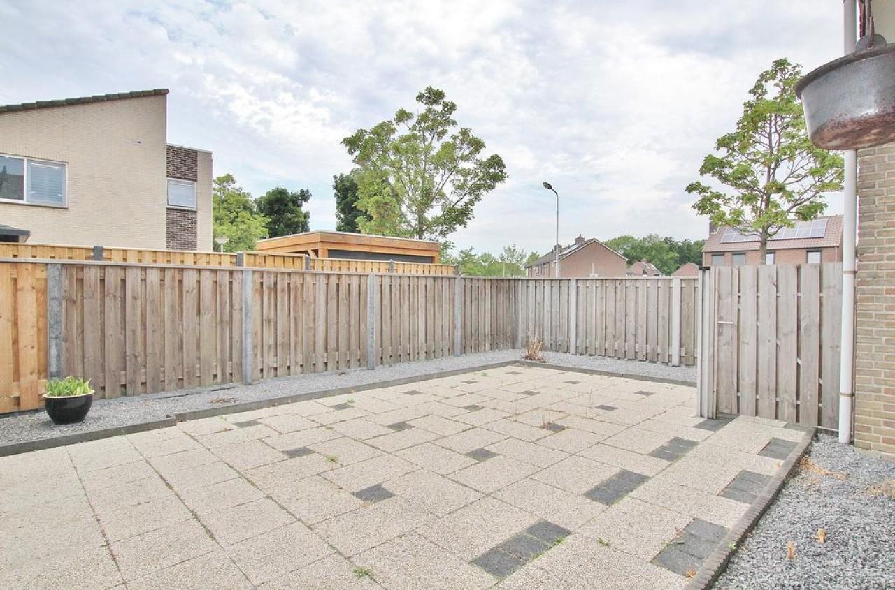 Three-Bedroom Home with Garden in Axel - Image 21
