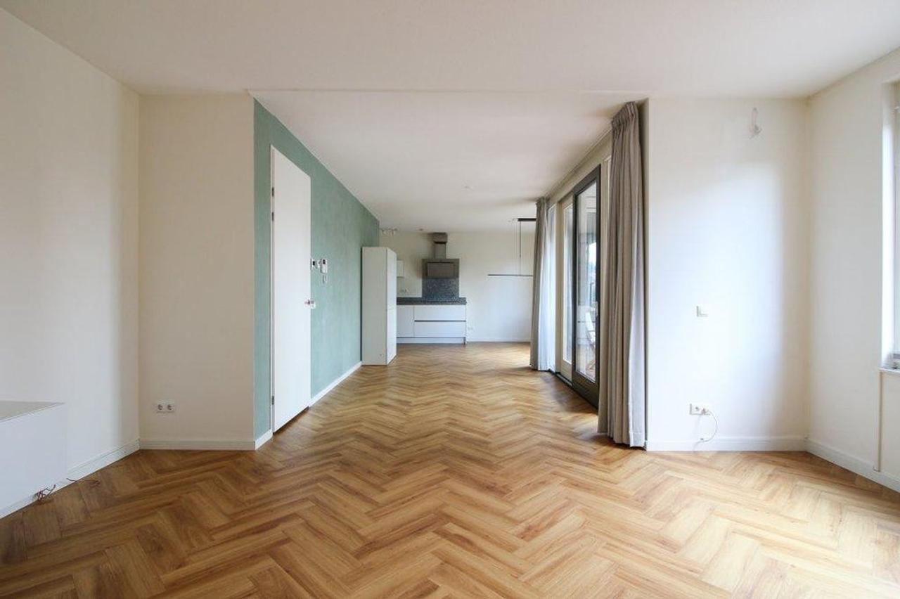 Licht 3-kamerappartement met balkon en parking - Afbeelding 3