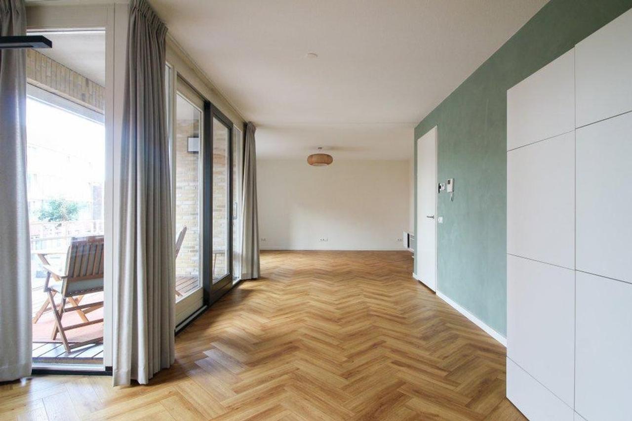 Licht 3-kamerappartement met balkon en parking - Afbeelding 4