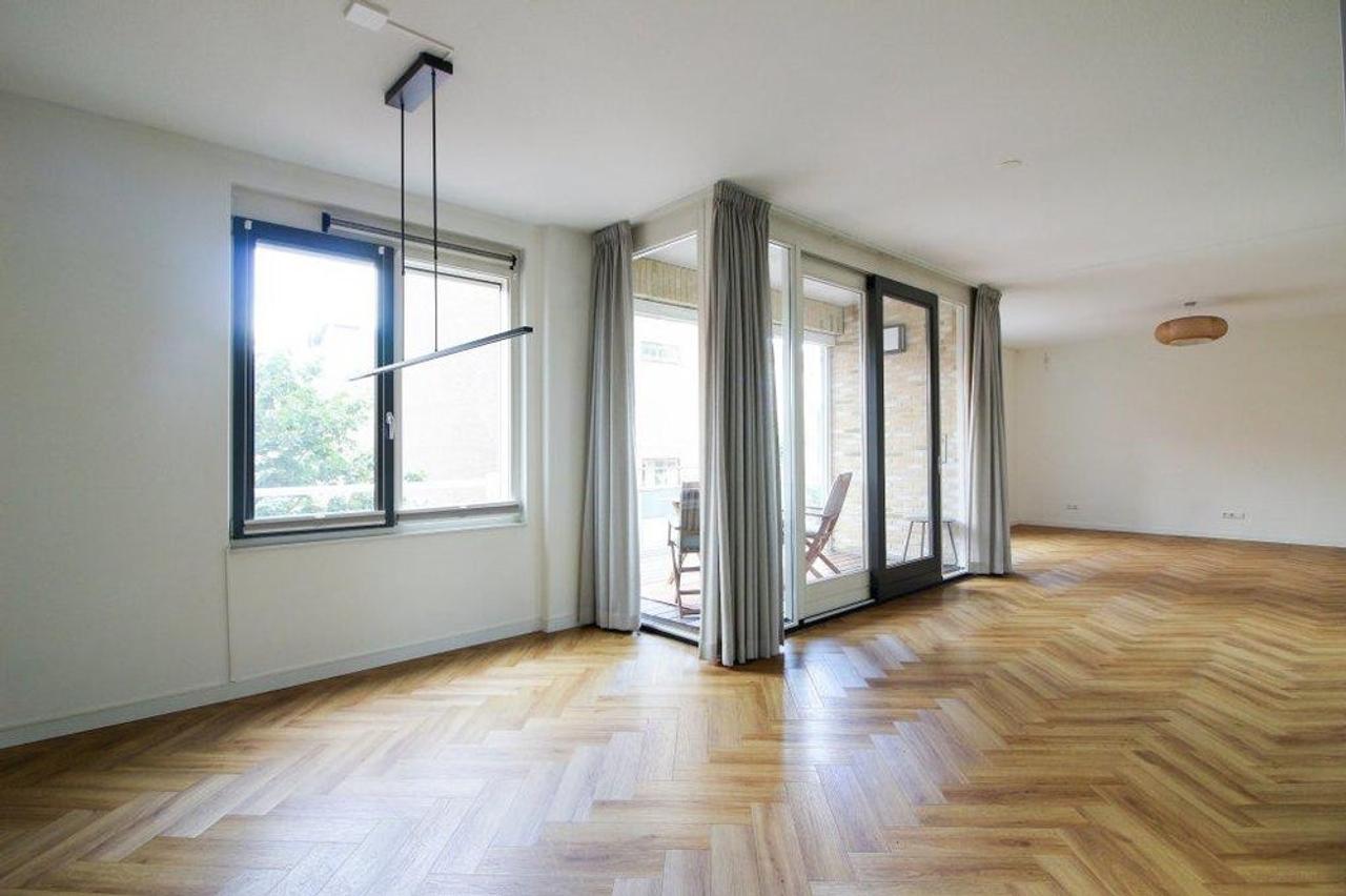 Licht 3-kamerappartement met balkon en parking - Afbeelding 7