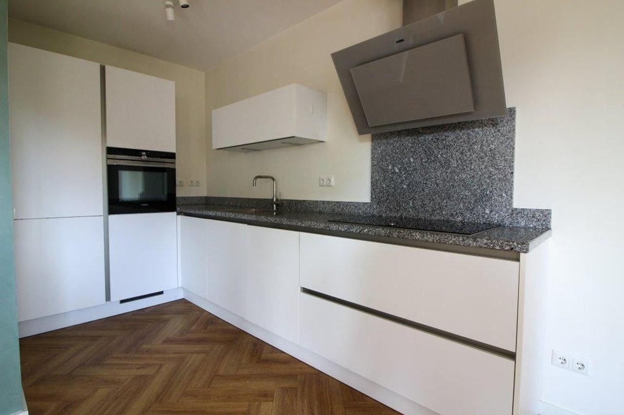 Licht 3-kamerappartement met balkon en parking - Afbeelding 8