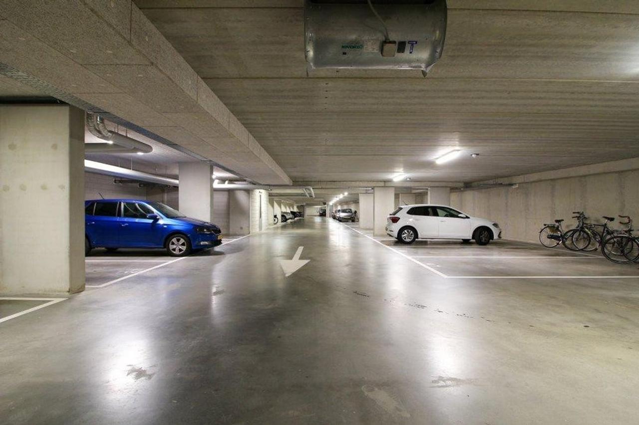 Licht 3-kamerappartement met balkon en parking - Afbeelding 21