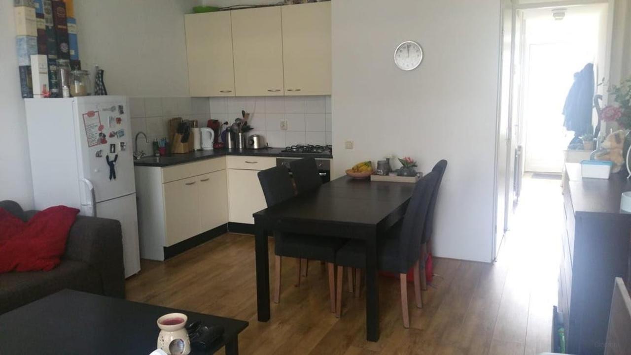1-bedroom apartment with balcony and parking - Image 3