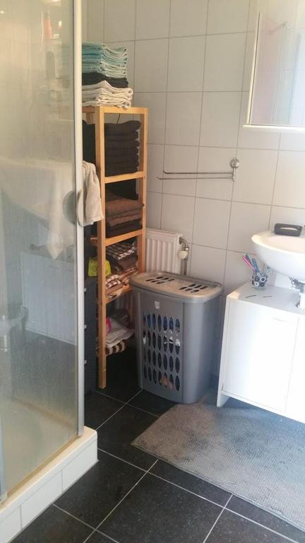 1-bedroom apartment with balcony and parking - Image 5