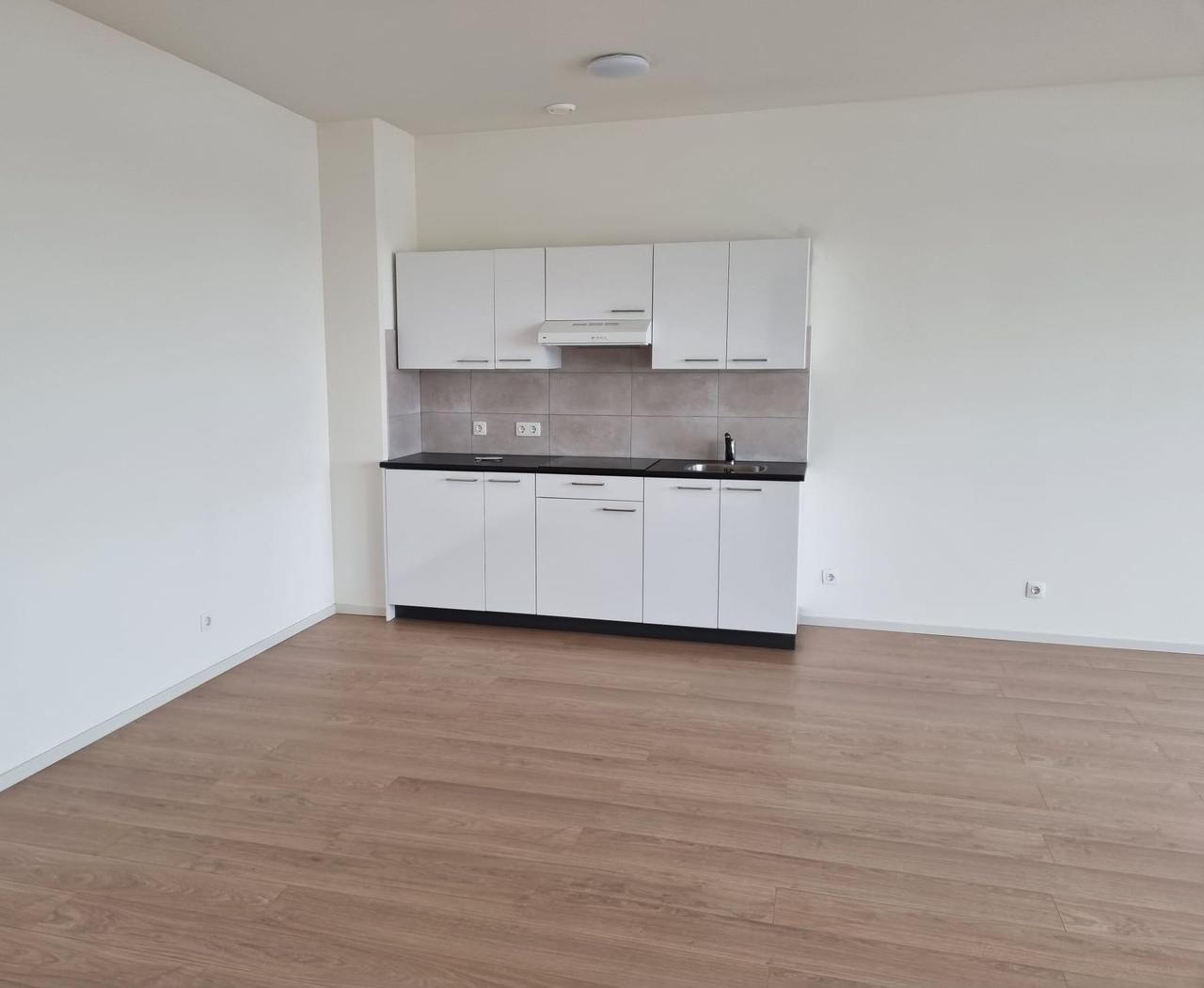 Studio on 2nd Floor in Lelycentre - Image 4
