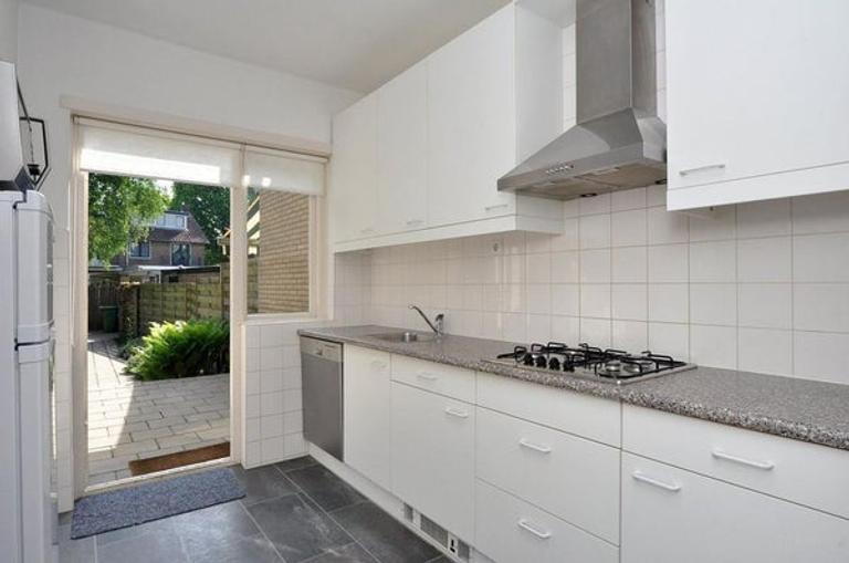 Gezinshuis met garage en diepe tuin in Naarden - Afbeelding 4