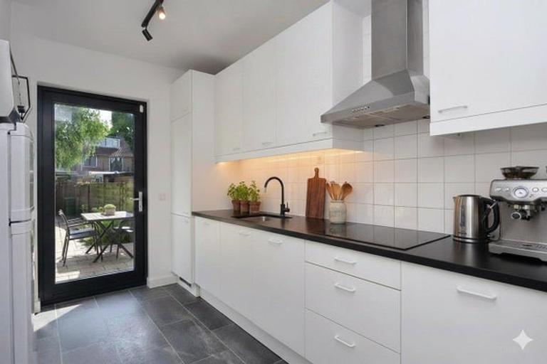 Gezinshuis met garage en diepe tuin in Naarden - Afbeelding 5