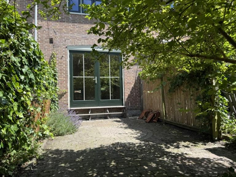 Renovated Terraced House with 3 Bedrooms - Image 2