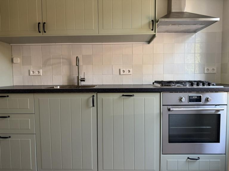 Renovated Terraced House with 3 Bedrooms - Image 4