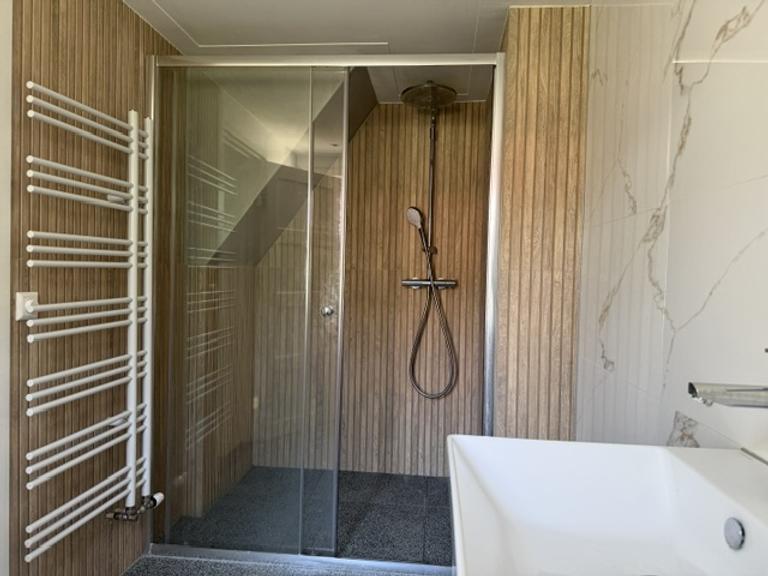 Renovated Terraced House with 3 Bedrooms - Image 5