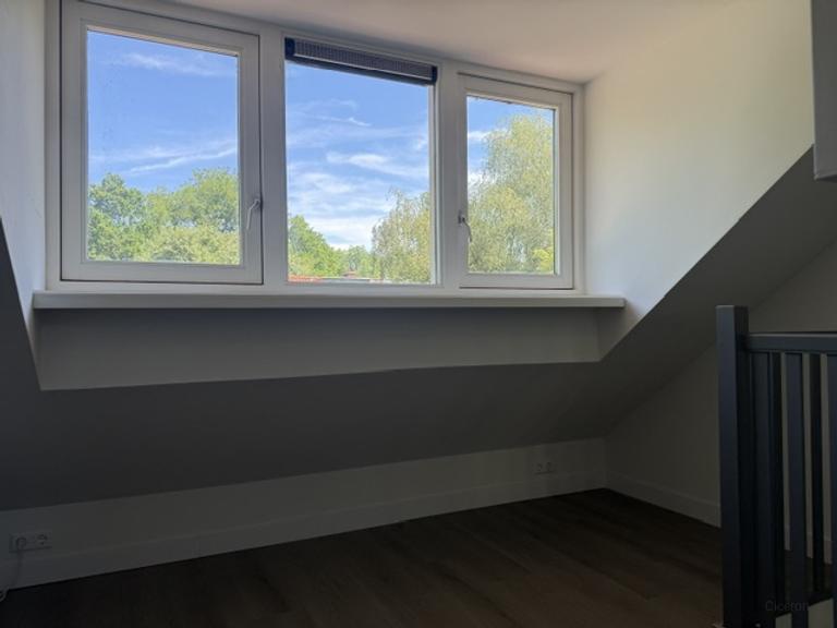 Renovated Terraced House with 3 Bedrooms - Image 17