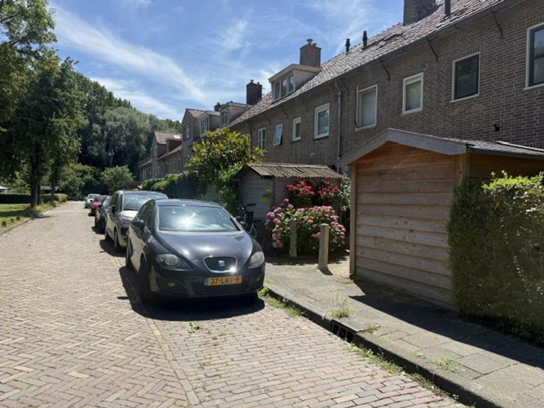 Renovated Terraced House with 3 Bedrooms - Image 24