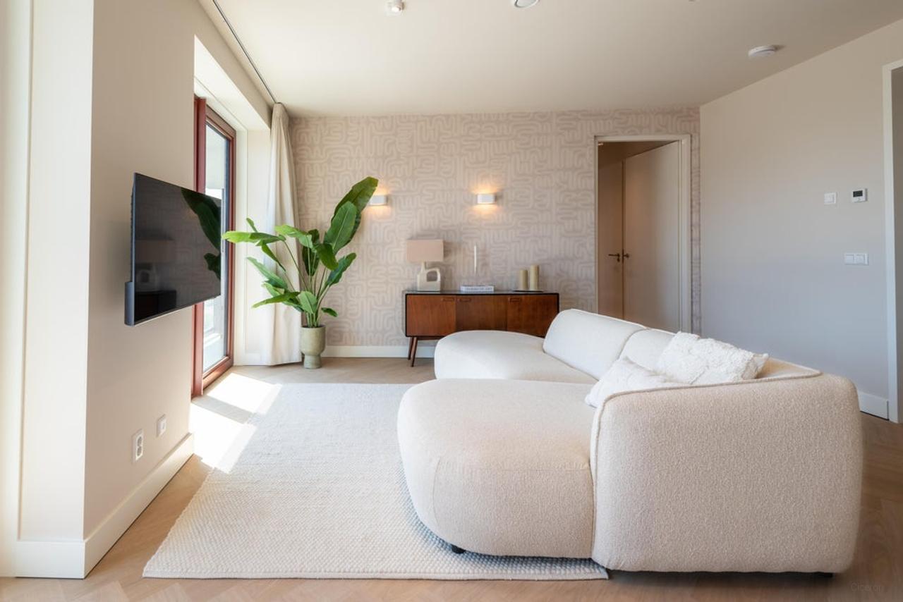 Gemeubileerd 3-kamerappartement op 17 hoog - Afbeelding 1