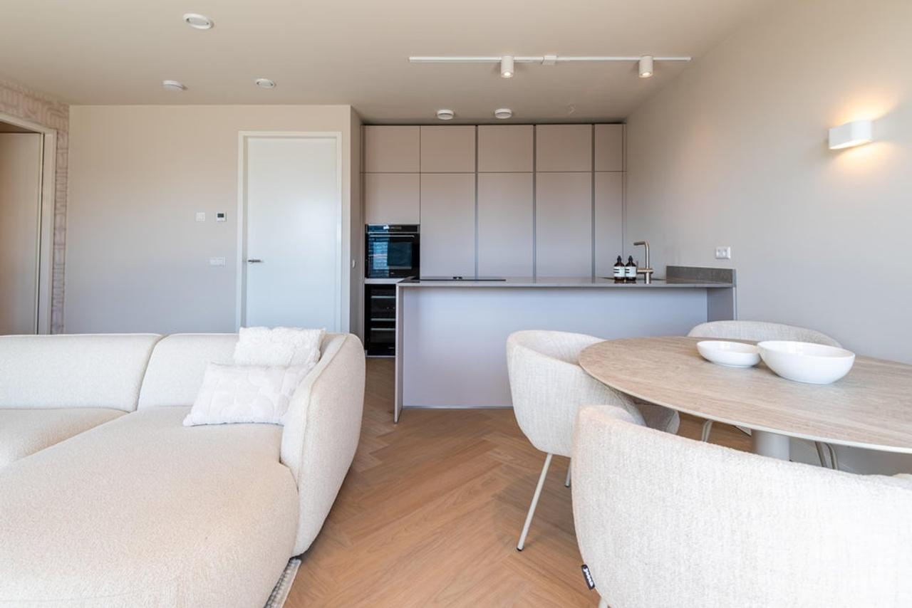 Gemeubileerd 3-kamerappartement op 17 hoog - Afbeelding 2