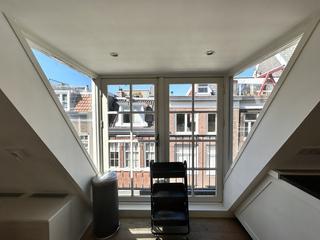 Three-Bedroom Apartment with Balcony in City Centre - Image 3
