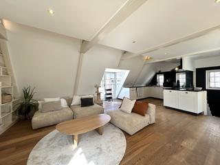 Three-Bedroom Apartment with Balcony in City Centre - Image 6